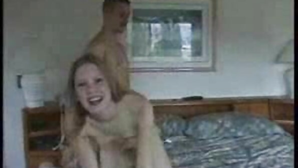Bledopolti MILF model doma uživa v BBC-ju